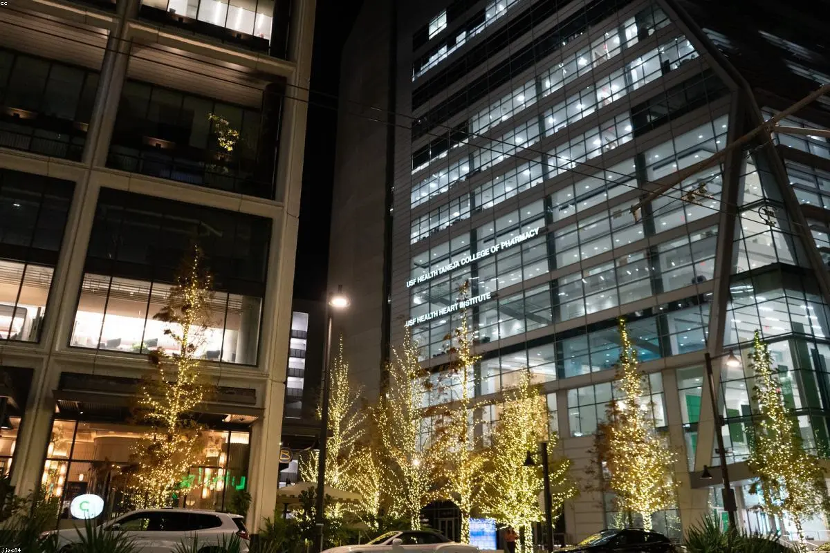 科技家居服品牌门店陈列，体现标准化零售体验